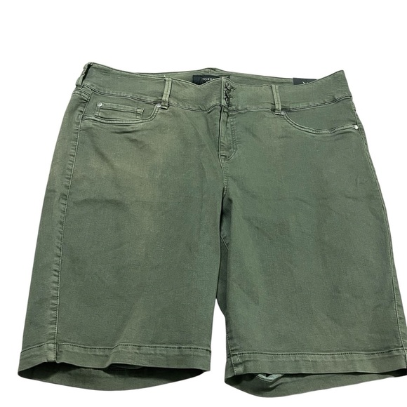 NWT Torrid Olive Green Women's Bermudas Plus Size 26 Stretch Casual Denim - Picture 1 of 8